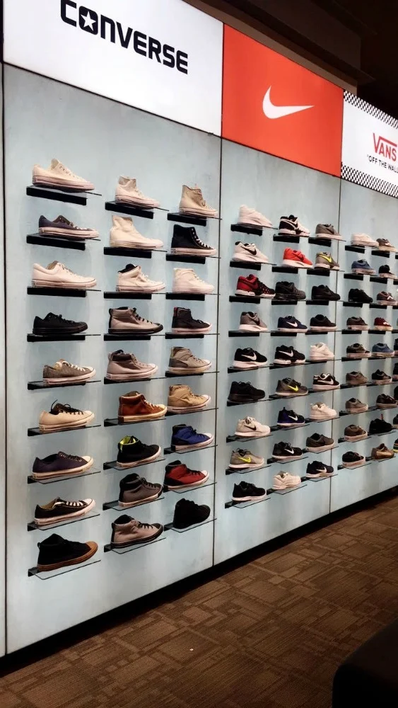 Footwear wall online